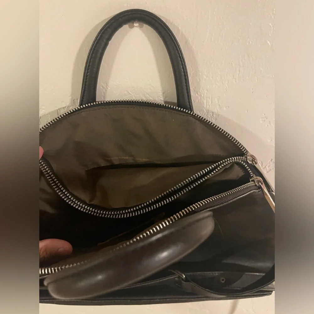 Vegan and Canadian Made, briefcase style - Picture 3 of 4
